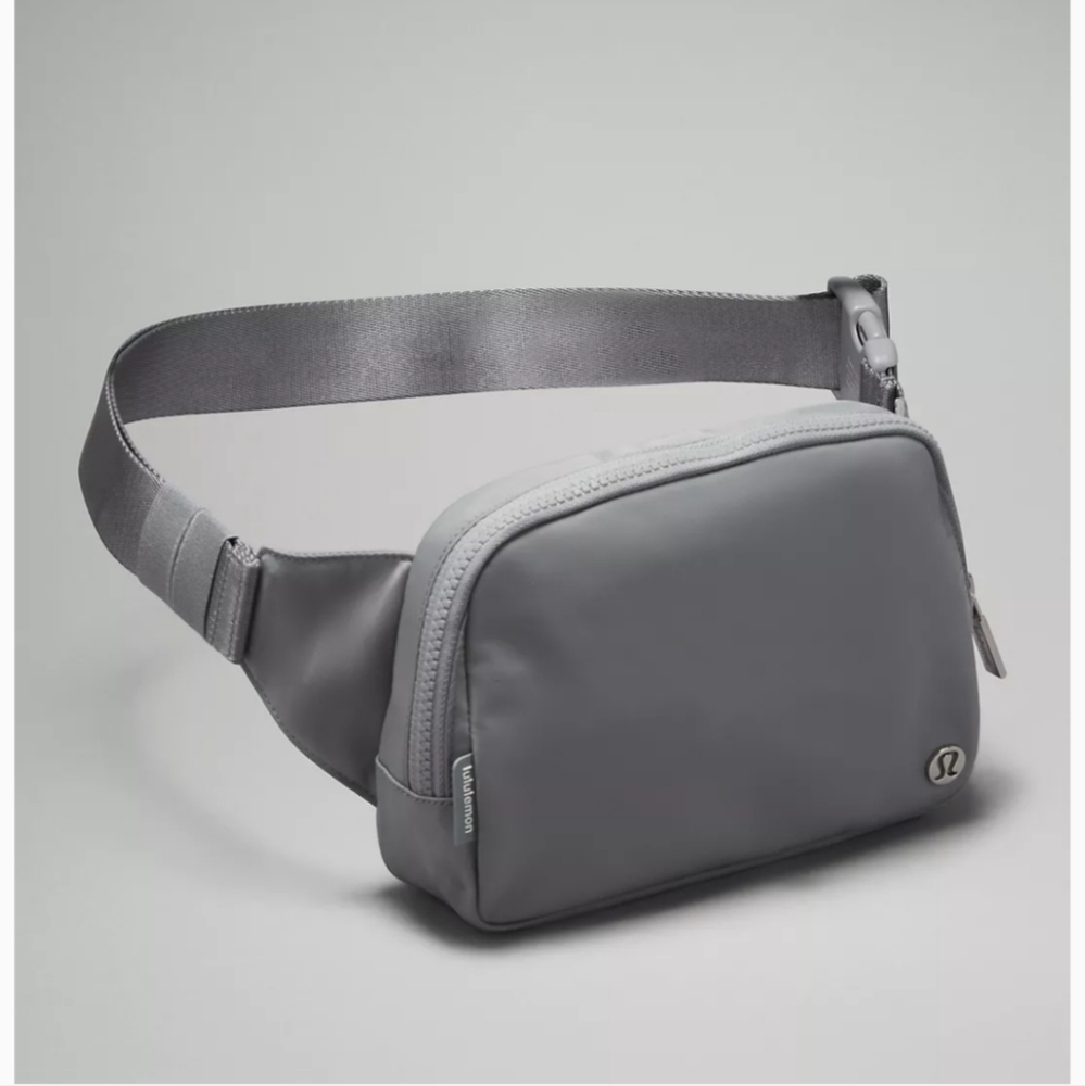 Lululemon Everywhere Belt Bag One Size Rhino Grey Unixes New - Picture 6 of 9